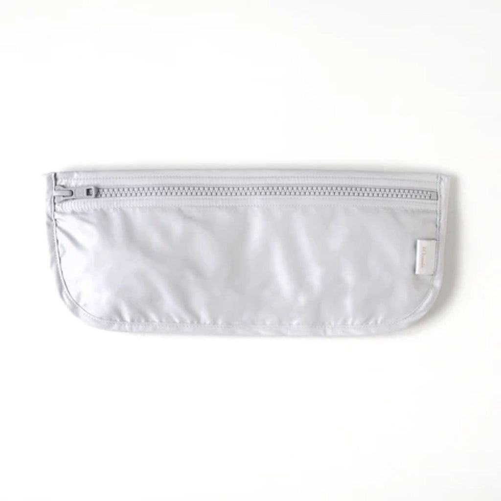 Meal Pouch Packable Long Sleeve Bib